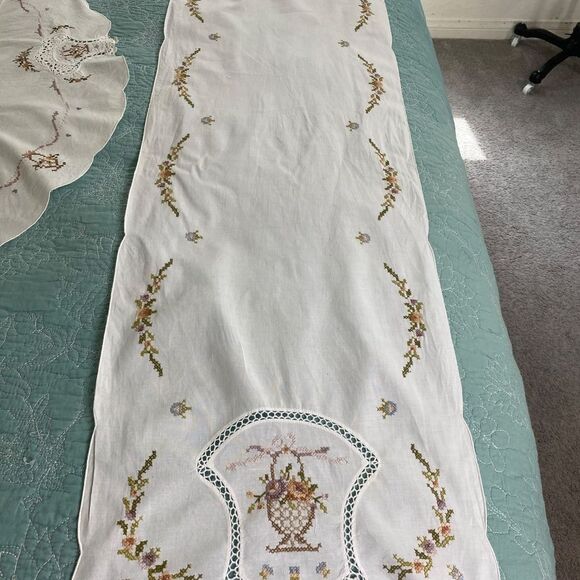 Vtg Tablecloth and Runner crochet embroidered cross stitch - Picture 7 of 8